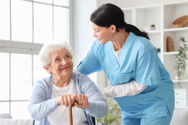 Accompagnement et soins à domicile : solutions pour l’autonomie des seniors